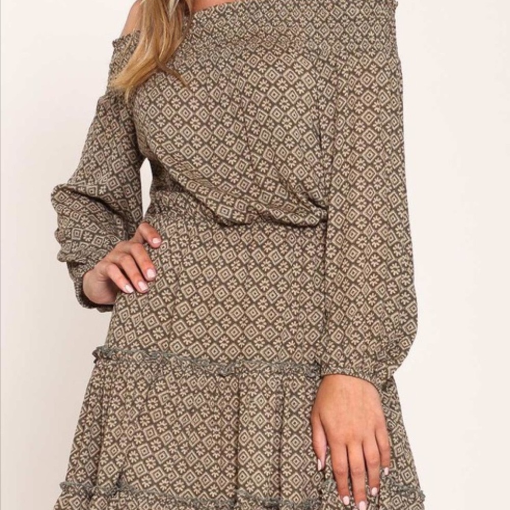 *BLACK* Off the shoulder long sleeve dress